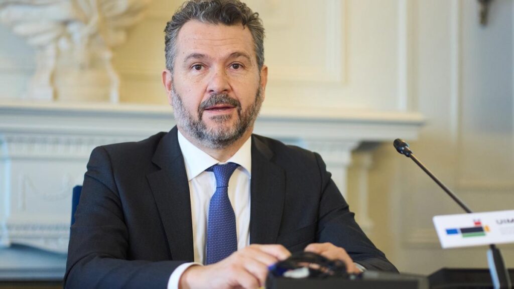 El presidente de la CNMV, Rodrigo Buenaventura, interviene durante la quinta jornada de los Cursos de Verano de 2024 de la UIMP, en el hall del Palacio de la Magdalena, a 21 de junio de 2024, en Santander, Cantabria (España).