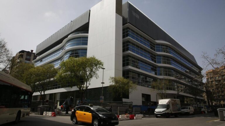 Edificio Aura, plaza Francesc Macià, Barcelona