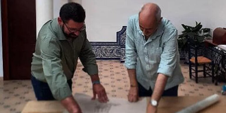 La Vera-Cruz de Córdoba perfila con Manuel Solano el plan de bordado de las bambalinas interiores del palio del Dulce Nombre