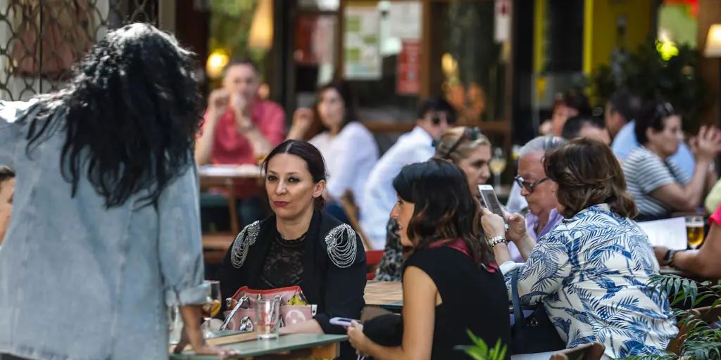El Ayuntamiento de Sevilla deja fuera por ahora al Tremendo y al Coronado de los bares que podrán sacar tanques a la calle