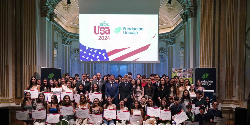 Fundación Unicaja entrega a un centenar de estudiantes sus becas de intercambio a Estados Unidos