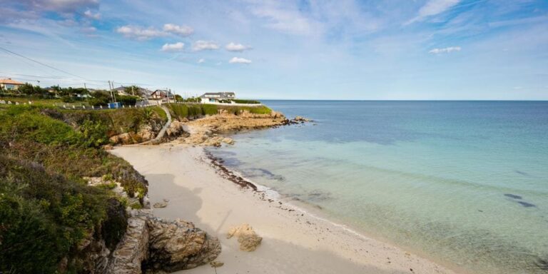 Este es el pueblo de Galicia más barato para alquilar una casa este verano en la playa