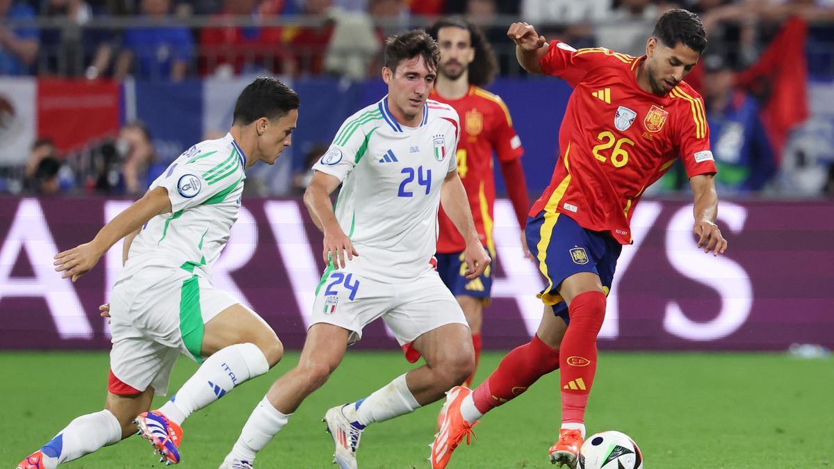 Ayoze acabó con molestias el partido ante Italia