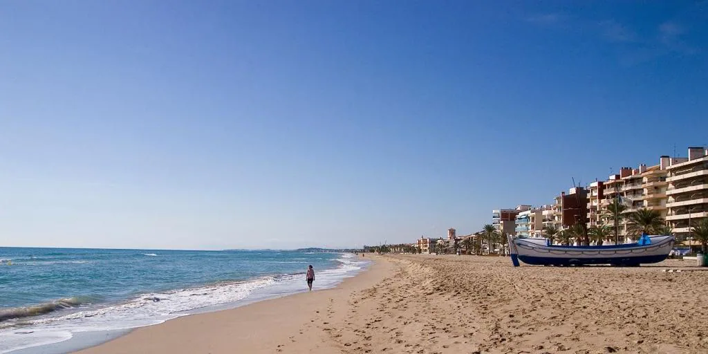 Este es el pueblo de Tarragona más barato para alquilar una casa en la playa este verano
