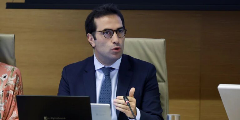 El INE revela que el PIB creció una décima más de lo estimado en el arranque del año, un 0,8%