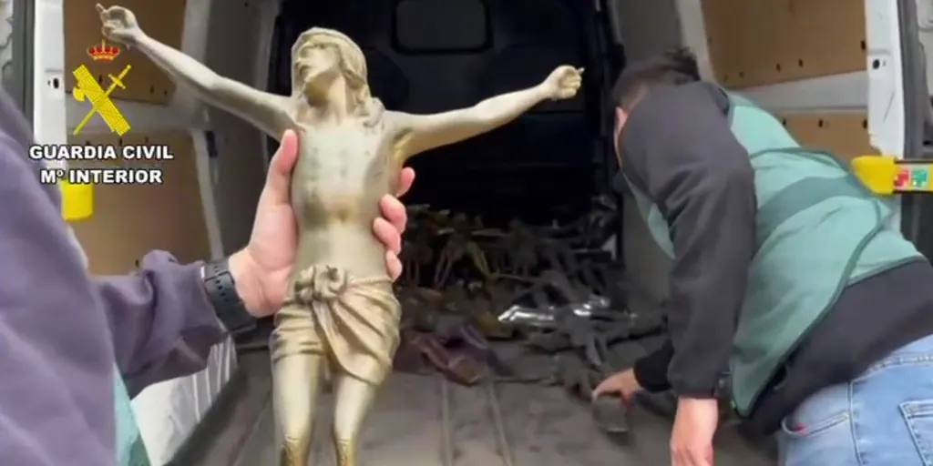 Seis detenidos por el robo de cientos de crucifijos en 19 cementerios de Toledo: hay 2.000 personas damnificadas