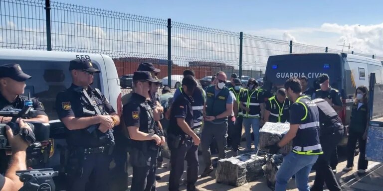 Llegan a Cádiz cuatro colombianos que hundieron el 'narcosubmarino' cargado de 'coca'