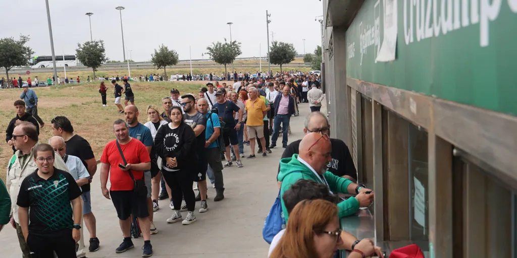 Los dos fondos del Arcángel ya están agotados en el primer día de venta de entradas para el partido Córdoba CF -Barcelona B