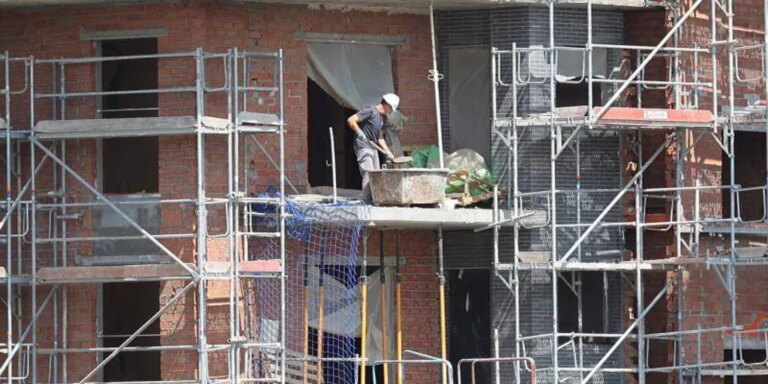 Un juez investiga a un empleado de banca y a una promotora por estafa en la venta de un piso