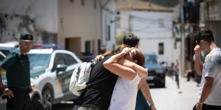 Dolor y rabia tras dos asesinatos machistas en Andalucía que también se llevan por delante la vida de la madre de una víctima