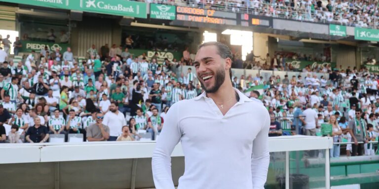 La afición del Córdoba se vuelca con Dragisa Gudelj
