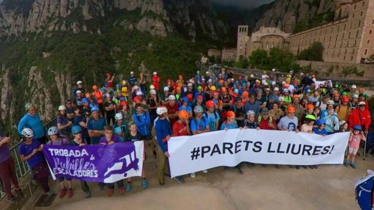 Protesta de los escaladores en Montserrat.