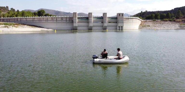 Alertan de que la «ceguera» del Gobierno en su política hídrica puede causar una «mortandad masiva» de peces en embalses del Júcar