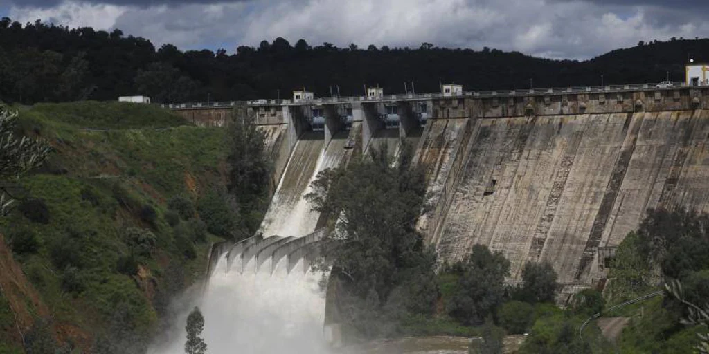 Andalucía inicia el verano con los embalses al 40% pero con menos reservas de agua que en 2023 en Málaga y Almería
