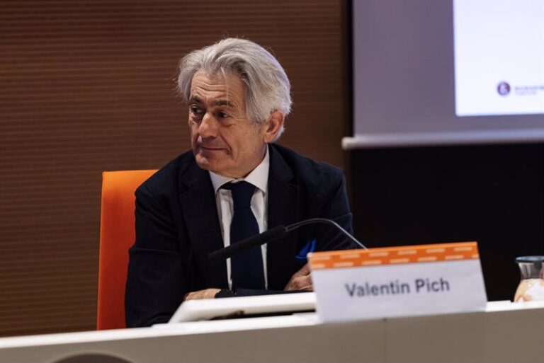 Los Economistas elevan tres décimas, al 2,2%, su previsión de crecimiento de PIB para 2024