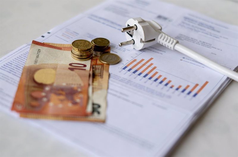 ¿Y si el IVA de la luz vuelve al 10%? Así afectará a la factura y esto es lo que pagarás