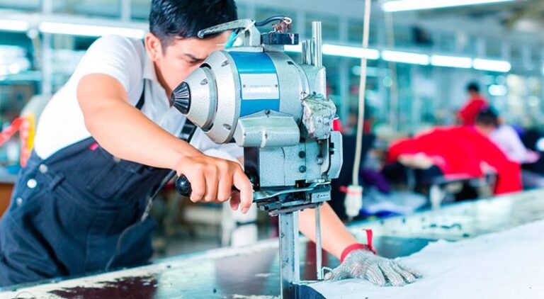 El mercado laboral de EEUU repunta en mayo más de lo esperado y crea 272.000 empleos