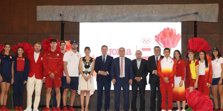 Joma viste al equipo español en los Juegos