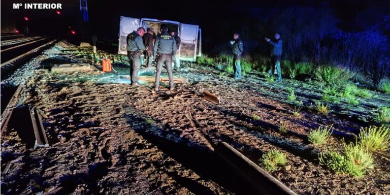 Seis detenidos mientras robaban raíles de tren en la antigua estación de Mingorría (Ávila)