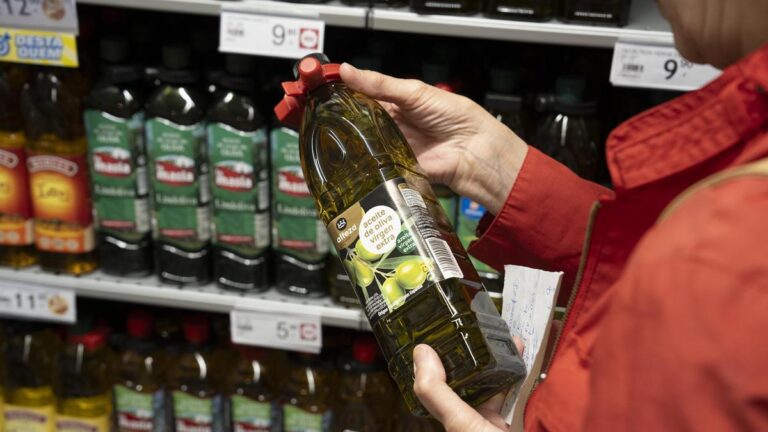 El Gobierno bajará el IVA del aceite de oliva al 0% a partir de julio