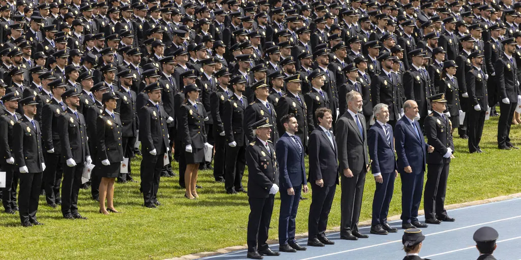 El Rey Felipe VI preside en Ávila la jura de los policías del bicentenario ante más de 15.000 personas