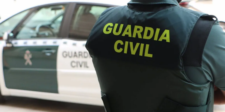 Evacuados los vecinos de un edificio de Cartagena tras un incendio en la novena planta