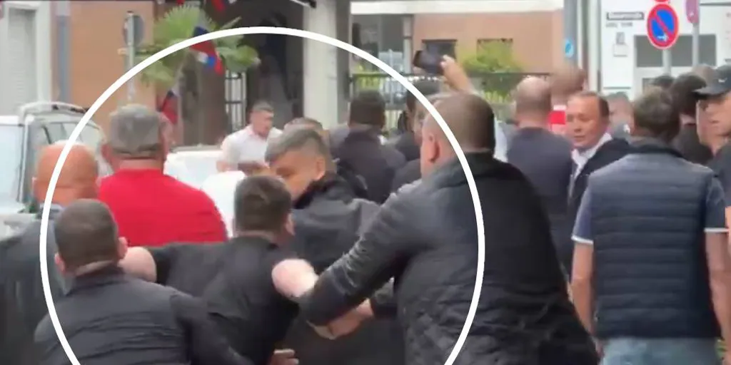 Graban al hijo del presidente de Serbia metido de lleno en una pelea contra hooligans ingleses