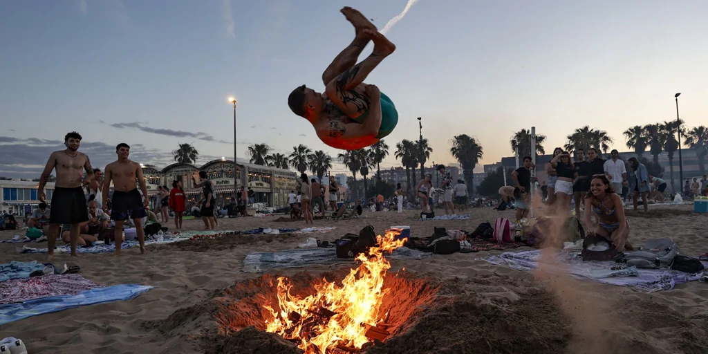 La Noche de San Juan se salda con una veintena de detenidos en las playas valencianas