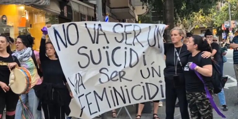 La mujer que murió tras caer por la ventana en Barcelona fue empujada por su pareja