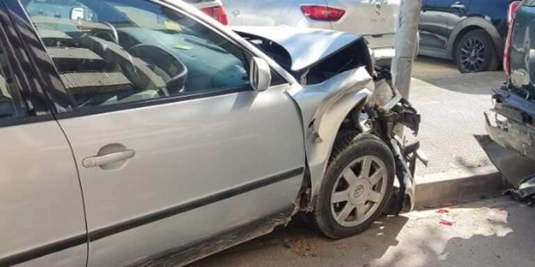 Un niño de 11 años le coge el coche a su padre, huye de la Policía y acaba estrellándose en Huesca