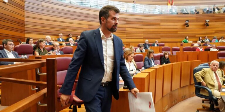 Tudanca pide a Mañueco ser «valiente» y «el primero» que rompa con Vox