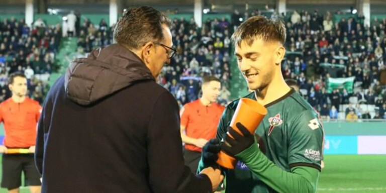 El Betis cierra el acuerdo con Iker Losada, delantero del Racing de Ferrol