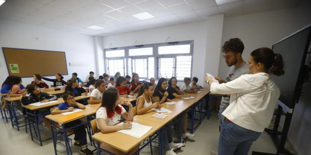 La Junta de Andalucía subirá el 2% del sueldo a la plantilla a partir de julio con un coste de 297 millones de euros