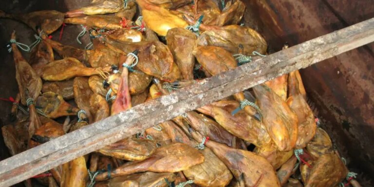 Condenado en Tenerife a dos años y nueve meses de cárcel por vender jamones con sello falso de Los Pedroches