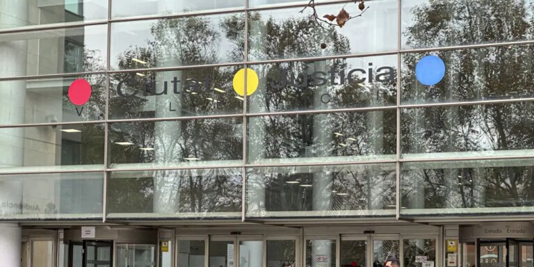 Un inquilino se enfrenta a tres años de cárcel por falsificar la firma de su casero para evitar un desahucio y llevarse los electrodomésticos
