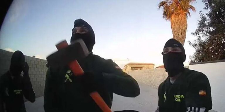 Vestidos de guardias civiles, encapuchados y armados, así fue el asalto de una banda de Sevilla a una casa en Sanlúcar