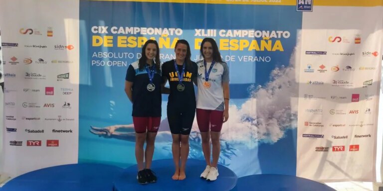 Laura Cabanes, la joven de Daimiel que comparte podio con Mireia Belmonte