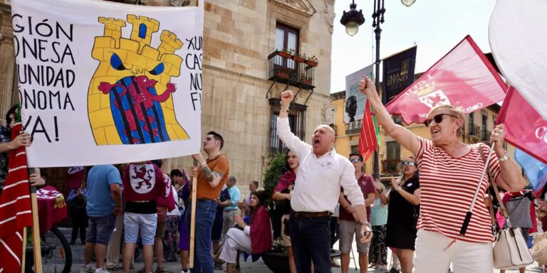 Óscar Puente asegura que «entiende y respeta» la moción de la Diputación de León para 'romper' Castilla y León