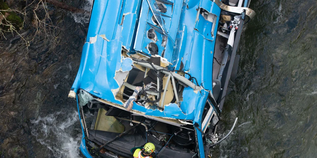 Archivan la causa contra el conductor del autobús que cayó al Lérez en Nochebuena