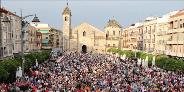 Lucena le reclama en la calle a la Junta el hospital de alta resolución prometido