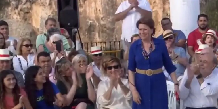 de jubilada en Benalmádena por la corrupción a mártir de la máquina del fango