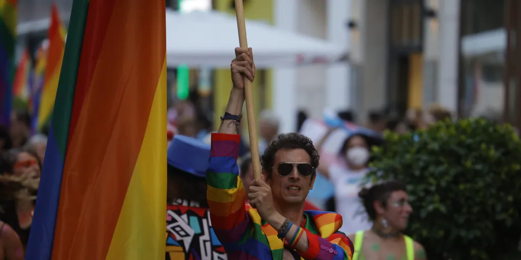 La Marcha del Orgullo LGTBI reúne a unas 700 personas en Córdoba