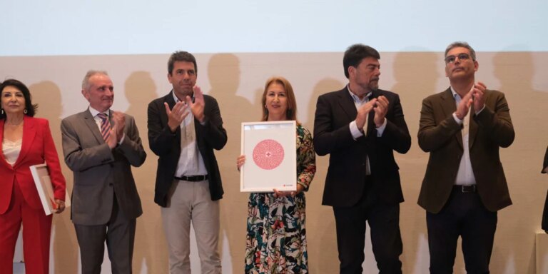 Mazón lamenta el «desgarrador» crimen de Benaguasil y llama a dar «pasos hacia adelante» contra la violencia de género