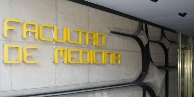Desalojan la Facultad de Medicina por una alerta en los niveles de gas
