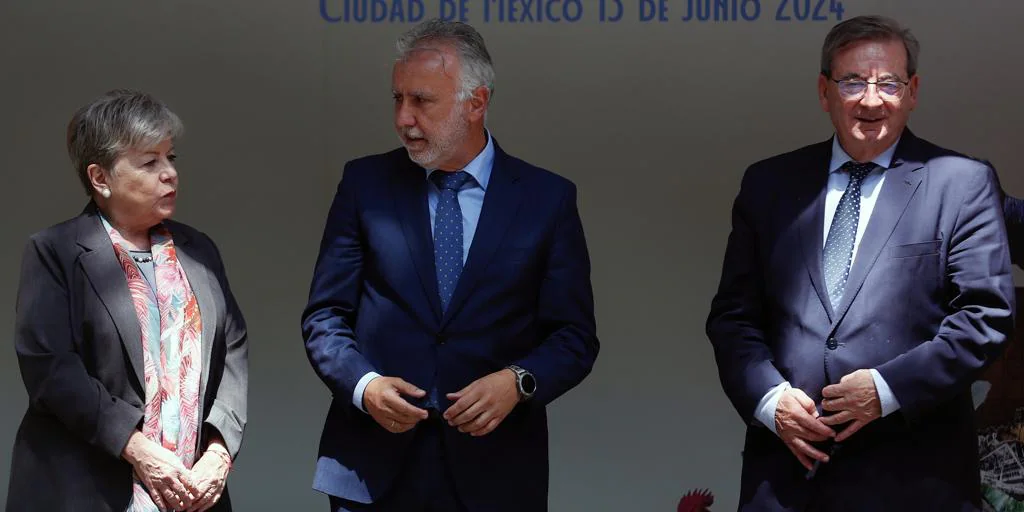 Alicia Bárcena y el ministro Torres se reúnen en la embajada