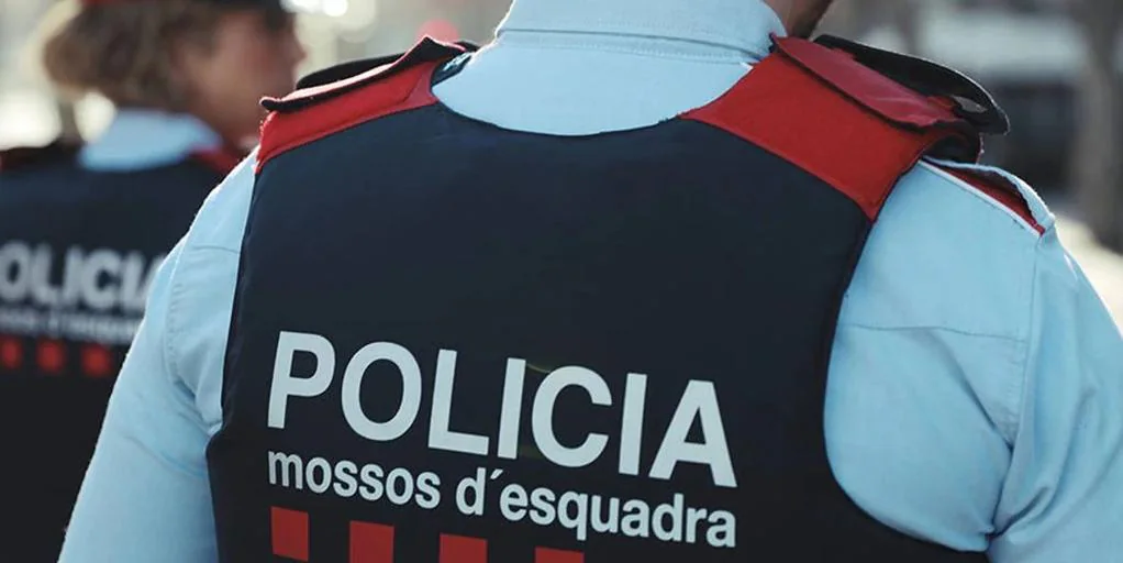 Detenido un monitor acusado de colocar una cámara en el vestuario de un colegio en Barcelona