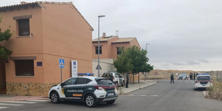 Un okupa se atrinchera en 'su' chalé de Sonseca tras atropellar a dos guardias civiles que iban a identificarlo