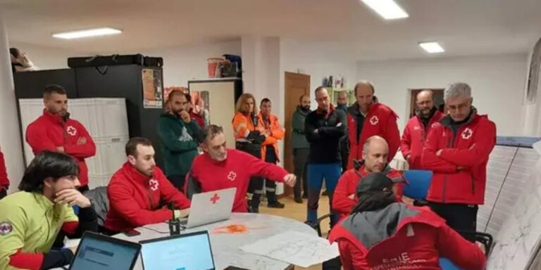 A salvo los cuatro espeleólogos atrapados en una cueva en Cantabria