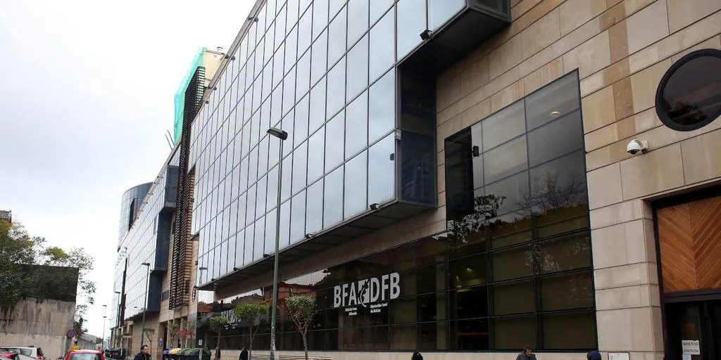 Condenan a 10 años de cárcel a un funcionario de Hacienda vizcaína por usar datos «reservados» en beneficio de su asesoría