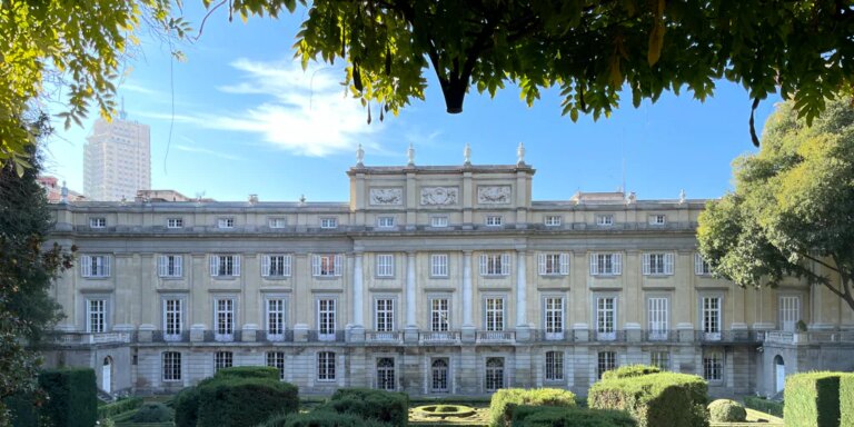 Este es el palacio madrileño que organiza, por primera vez, visitas guiadas a sus jardines